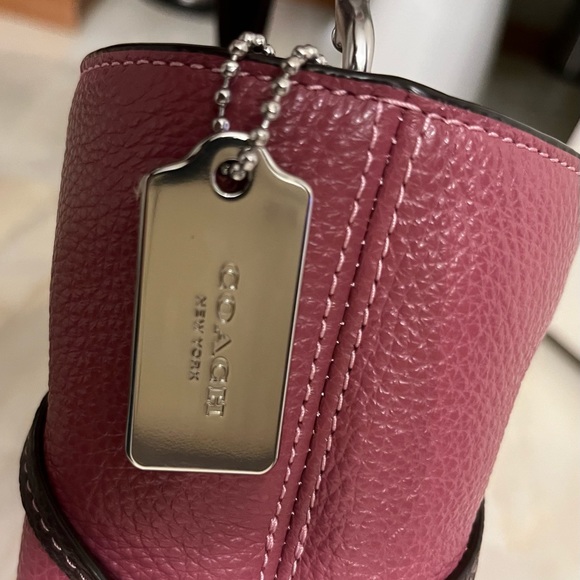 Pink Coach purse. - Picture 7 of 8
